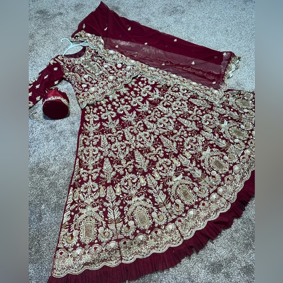 Pakistani Bridal Lengha - Picture 1 of 16